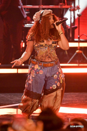 28.06 - SZA e Doechii performando no Bet Awards 2026