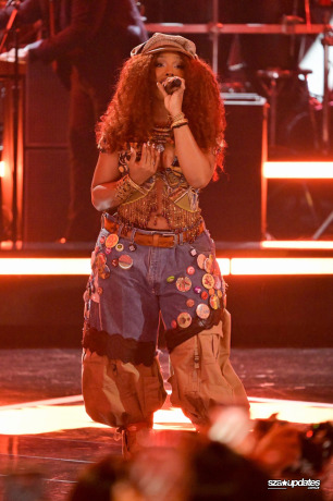 28.06 - SZA e Doechii performando no Bet Awards 2026