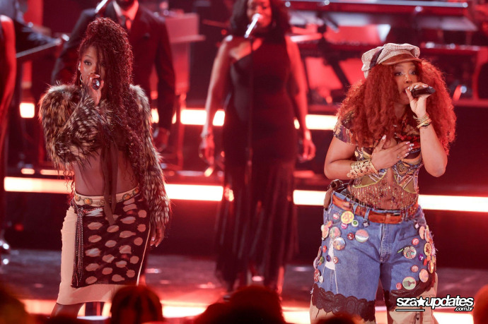28.06 - SZA e Doechii performando no Bet Awards 2026