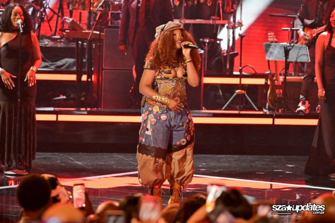 28.06 - SZA e Doechii performando no Bet Awards 2026