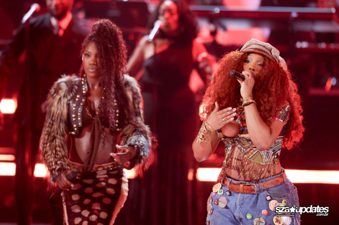 28.06 - SZA e Doechii performando no Bet Awards 2026