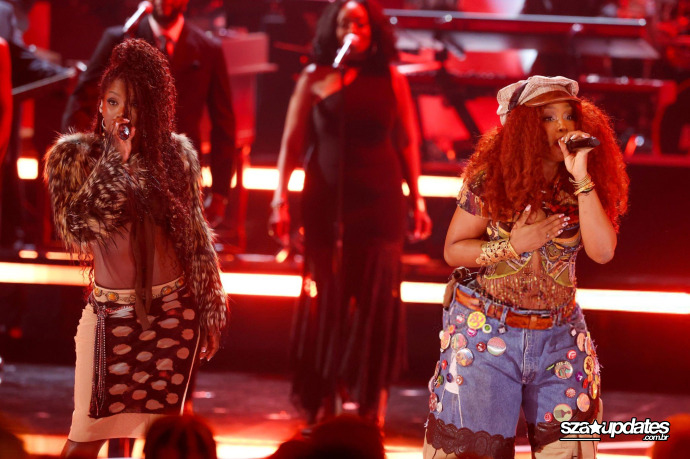 28.06 - SZA e Doechii performando no Bet Awards 2026