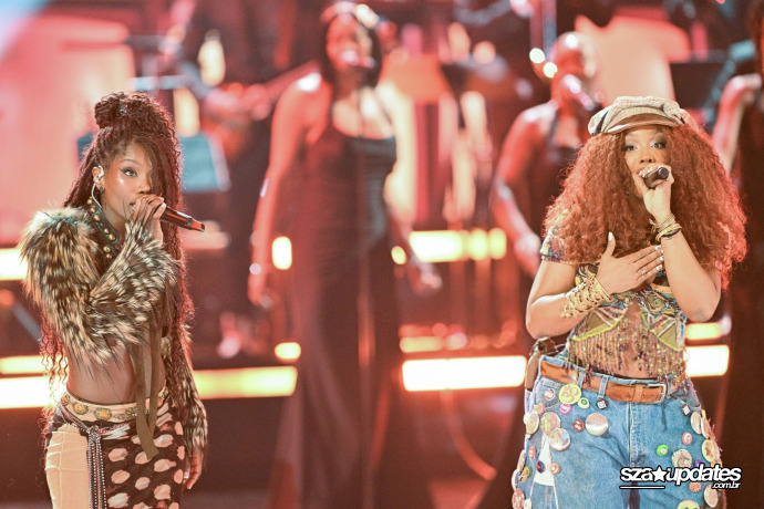 28.06 - SZA e Doechii performando no Bet Awards 2026