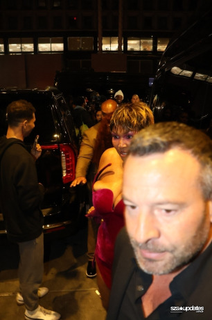 07.05 - SZA e Lizzo chegam juntas à Casa Cipriani para a after-party do Met Gala.