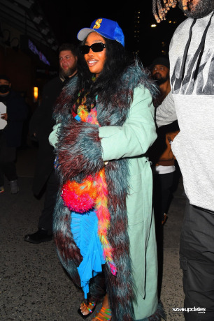04.12 - SZA é vista no Dos Caminos Park Ave durante a after-party do SNL.04.12 - SZA é vista no Dos Caminos Park Ave durante a after-party do SNL.