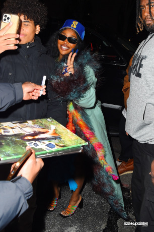 04.12 - SZA é vista no Dos Caminos Park Ave durante a after-party do SNL.04.12 - SZA é vista no Dos Caminos Park Ave durante a after-party do SNL.