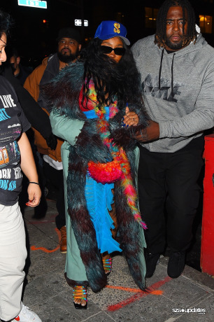 04.12 - SZA é vista no Dos Caminos Park Ave durante a after-party do SNL.04.12 - SZA é vista no Dos Caminos Park Ave durante a after-party do SNL.