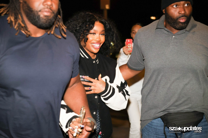 04.06 - Durante uma noite em Paris no restaurante La Girafe.
