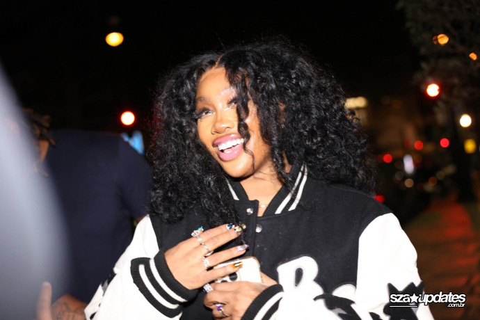 04.06 - Durante uma noite em Paris no restaurante La Girafe.