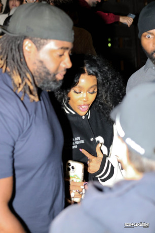04.06 - Durante uma noite em Paris no restaurante La Girafe.