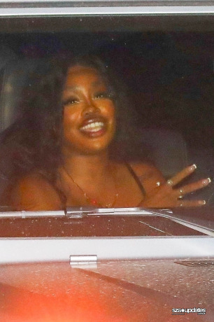 05.09 - SZA deixa sorridente a after-party do show de aniversário de Beyoncé.
