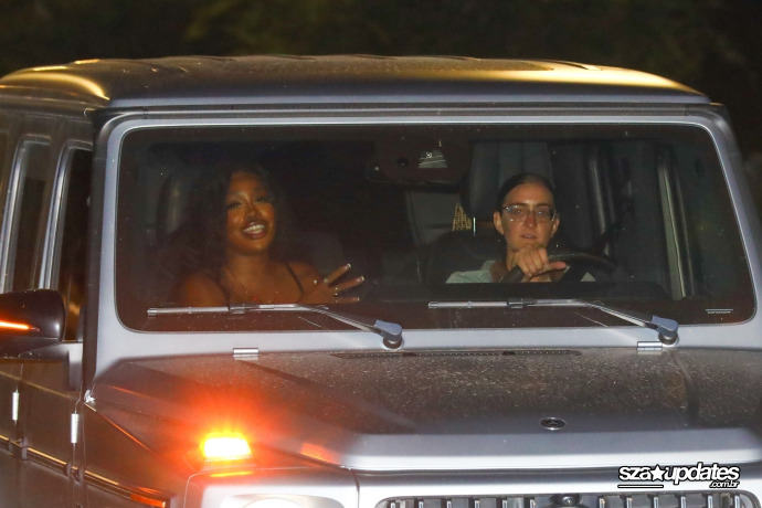 05.09 - SZA deixa sorridente a after-party do show de aniversário de Beyoncé.