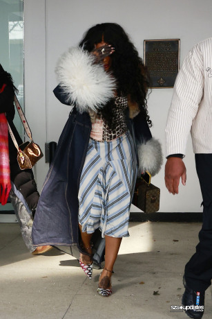 07.01 - Deixando os estúdios do The Drew Barrymore Show em NY.