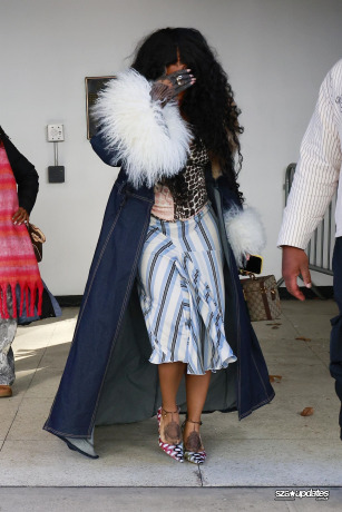 07.01 - Deixando os estúdios do The Drew Barrymore Show em NY.