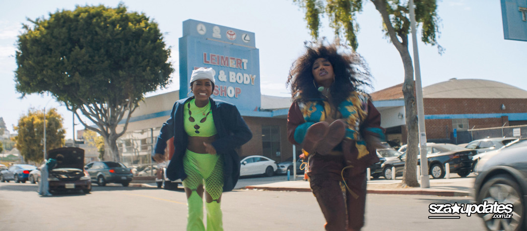 01.01 - No filme “One of Them Days”, da Sony Pictures, SZA e Keke Palmer contracenam juntas.