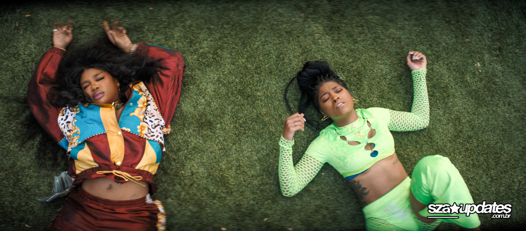 01.01 - No filme “One of Them Days”, da Sony Pictures, SZA e Keke Palmer contracenam juntas.