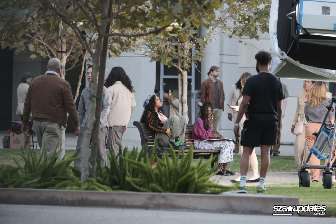 10.09 - Durante as gravações do videoclipe “The Anonymous Ones” em Los Angeles
