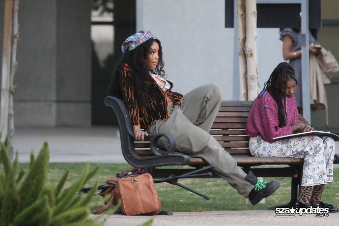 10.09 - Durante as gravações do videoclipe “The Anonymous Ones” em Los Angeles