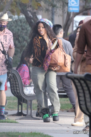 10.09 - Durante as gravações do videoclipe “The Anonymous Ones” em Los Angeles