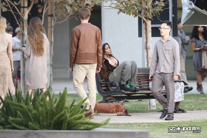 10.09 - Durante as gravações do videoclipe “The Anonymous Ones” em Los Angeles