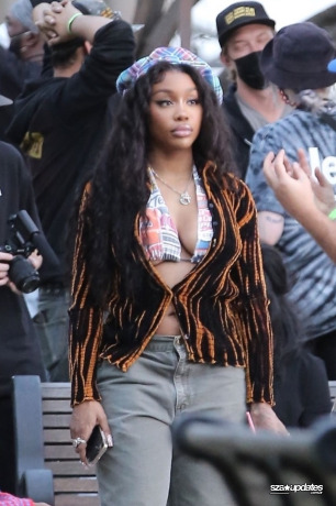 10.09 - Durante as gravações do videoclipe “The Anonymous Ones” em Los Angeles