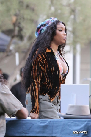 10.09 - Durante as gravações do videoclipe “The Anonymous Ones” em Los Angeles