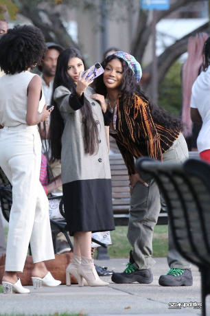 10.09 - Durante as gravações do videoclipe “The Anonymous Ones” em Los Angeles