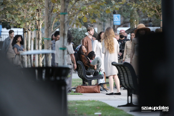 10.09 - Durante as gravações do videoclipe “The Anonymous Ones” em Los Angeles