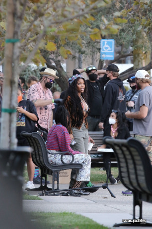 10.09 - Durante as gravações do videoclipe “The Anonymous Ones” em Los Angeles