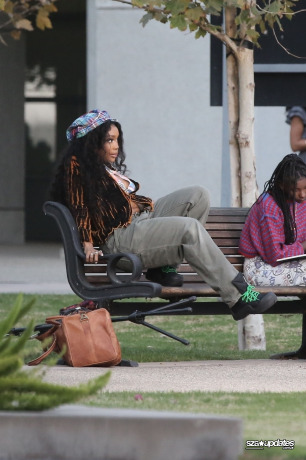 10.09 - Durante as gravações do videoclipe “The Anonymous Ones” em Los Angeles