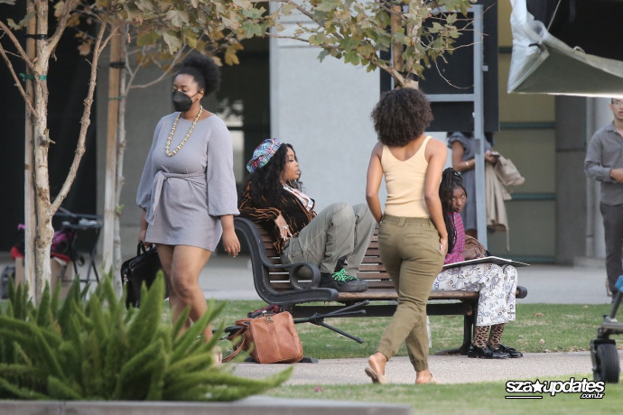 10.09 - Durante as gravações do videoclipe “The Anonymous Ones” em Los Angeles