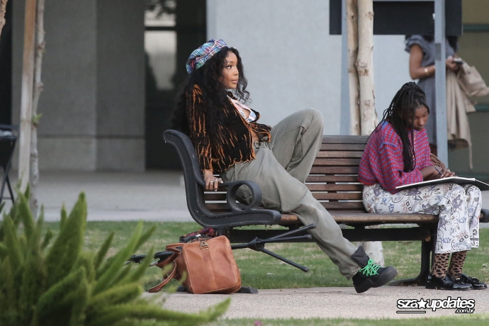 10.09 - Durante as gravações do videoclipe “The Anonymous Ones” em Los Angeles