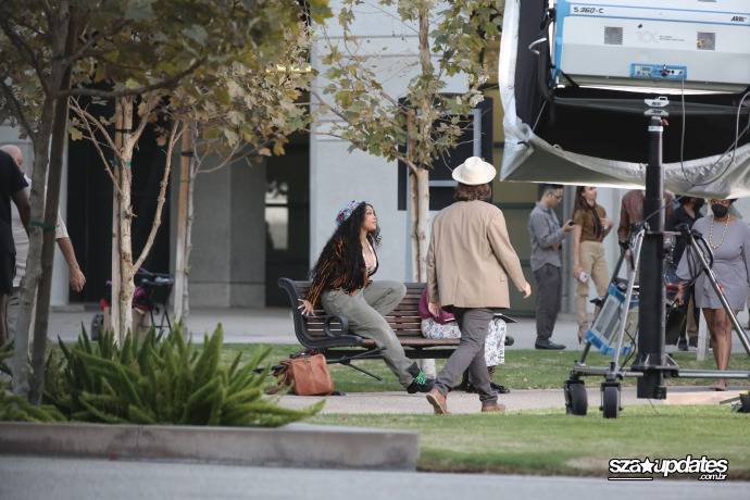 10.09 - Durante as gravações do videoclipe “The Anonymous Ones” em Los Angeles