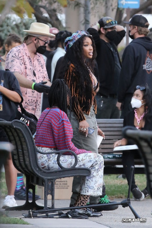 10.09 - Durante as gravações do videoclipe “The Anonymous Ones” em Los Angeles