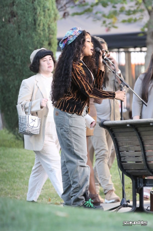 10.09 - Durante as gravações do videoclipe “The Anonymous Ones” em Los Angeles