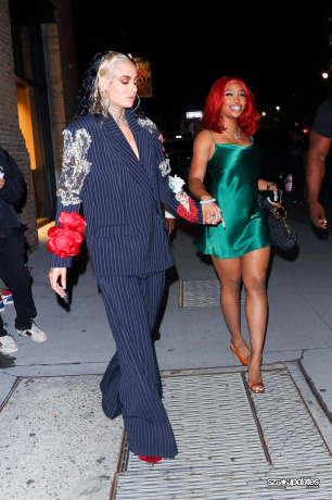 14.09 - SZA e Kehlani participam da after-party do Met Gala de Rihanna, em Nova York.