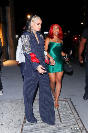 14.09 - SZA e Kehlani participam da after-party do Met Gala de Rihanna, em Nova York.