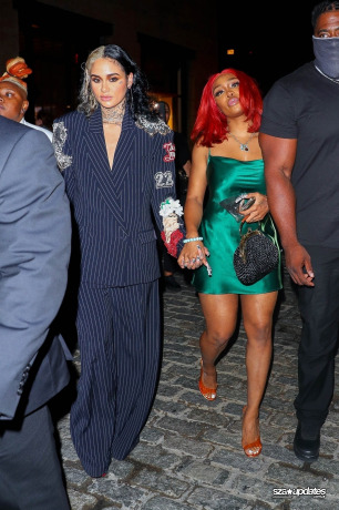 14.09 - SZA e Kehlani participam da after-party do Met Gala de Rihanna, em Nova York.