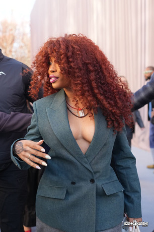 21.01 - SZA presente no Outono/Inverno 2026–2027 da Dior Homme, como parte da Paris Fashion Week.