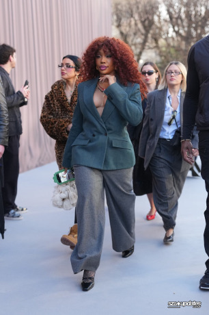 21.01 - SZA presente no Outono/Inverno 2026–2027 da Dior Homme, como parte da Paris Fashion Week.