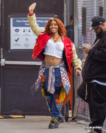 09.12 - Chegada de SZA ao El Capitan Entertainment Centre, em Hollywood, para uma participação no Jimmy Kimmel Live!