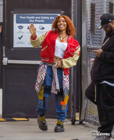 09.12 - Chegada de SZA ao El Capitan Entertainment Centre, em Hollywood, para uma participação no Jimmy Kimmel Live!