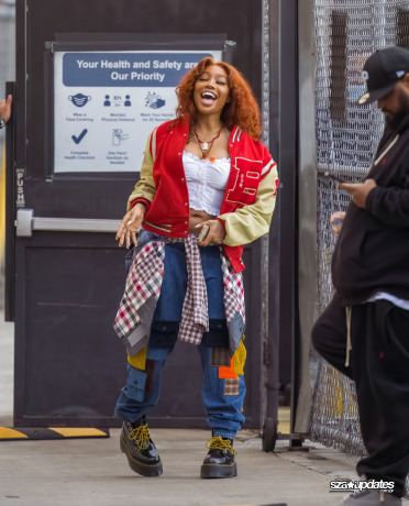 09.12 - Chegada de SZA ao El Capitan Entertainment Centre, em Hollywood, para uma participação no Jimmy Kimmel Live!