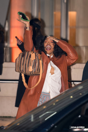 20.01 - Durante a Paris Fashion Week, SZA participa do desfile masculino Prêt-à-Porter Outono/Inverno 2026–2027 da Louis Vuitton.