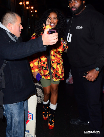 10.12 - Durante a after-party do SNL, SZA é vista deixando o evento.