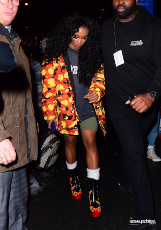 10.12 - Durante a after-party do SNL, SZA é vista deixando o evento.