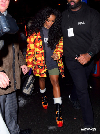 10.12 - Durante a after-party do SNL, SZA é vista deixando o evento.