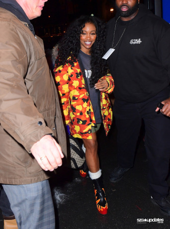 10.12 - Durante a after-party do SNL, SZA é vista deixando o evento.