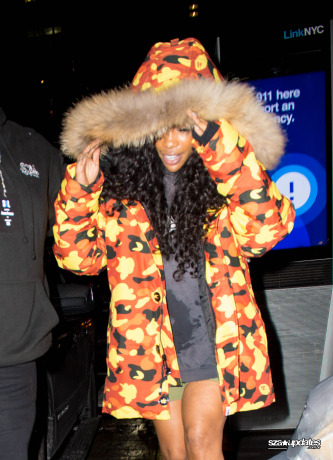 10.12 - Durante a after-party do SNL, SZA é vista deixando o evento.