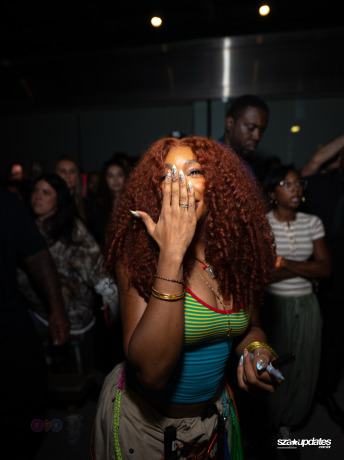 10.09 - SZA no Pop-Up da colaboração com a Vans, em Nova York.